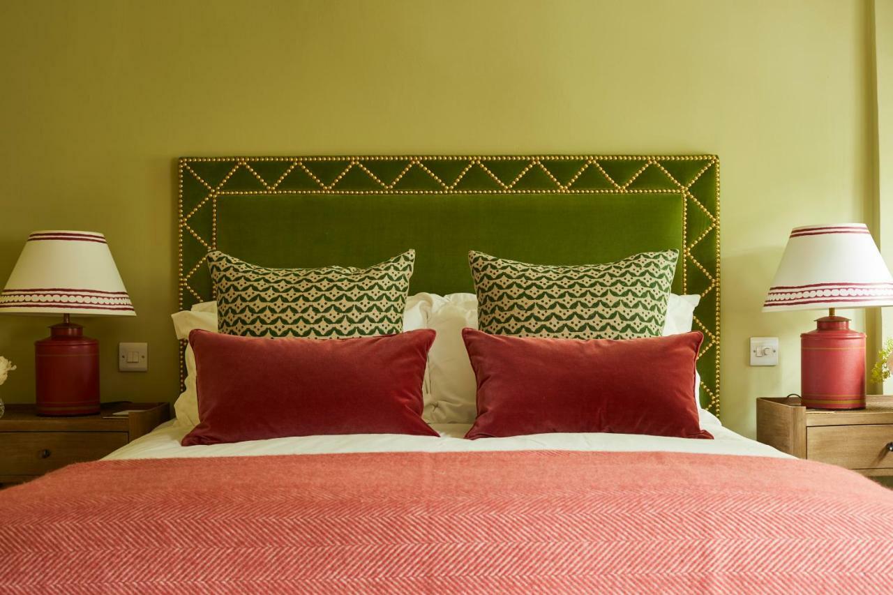 Crown And Anchor Hotel Marlborough Buitenkant foto