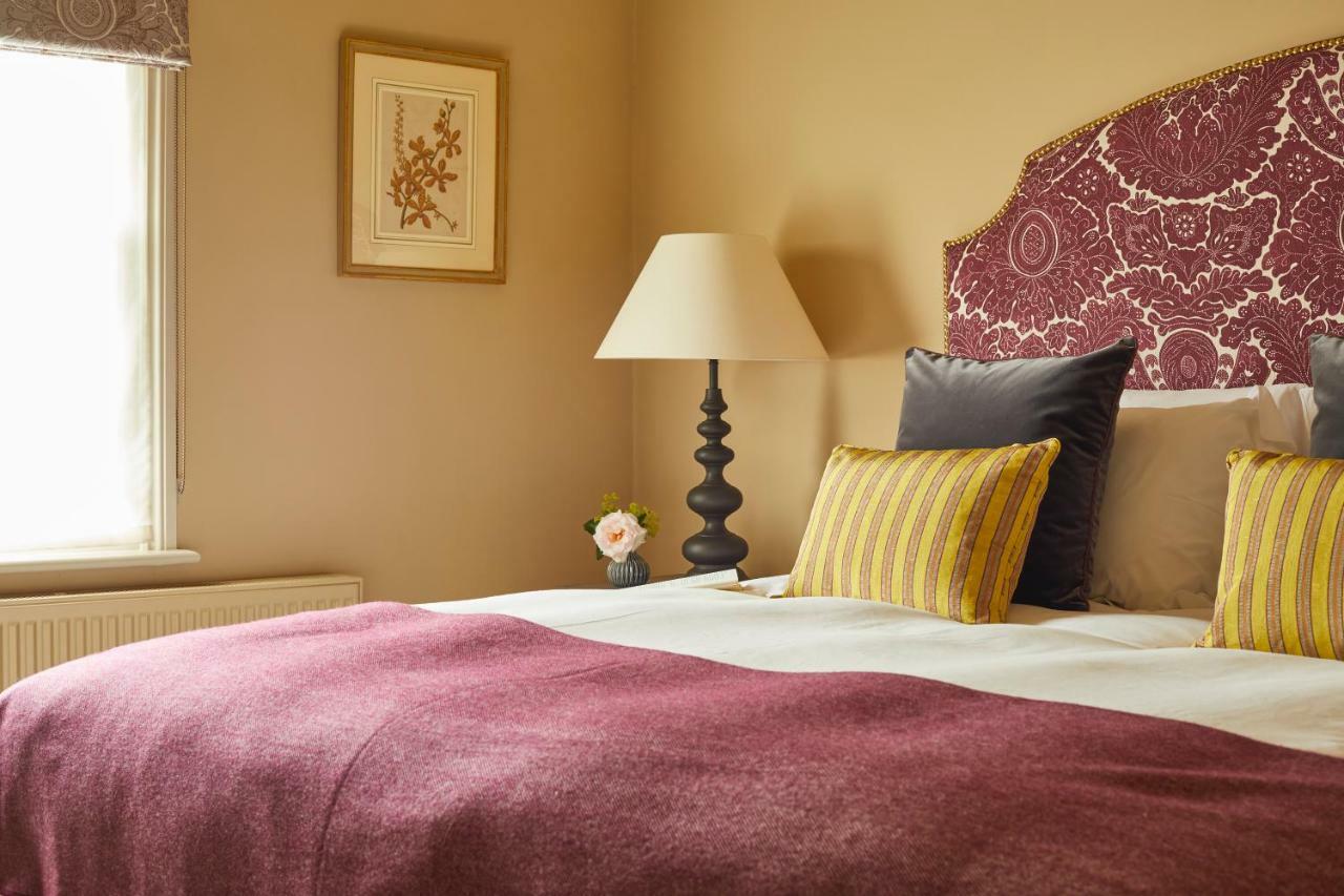Crown And Anchor Hotel Marlborough Buitenkant foto