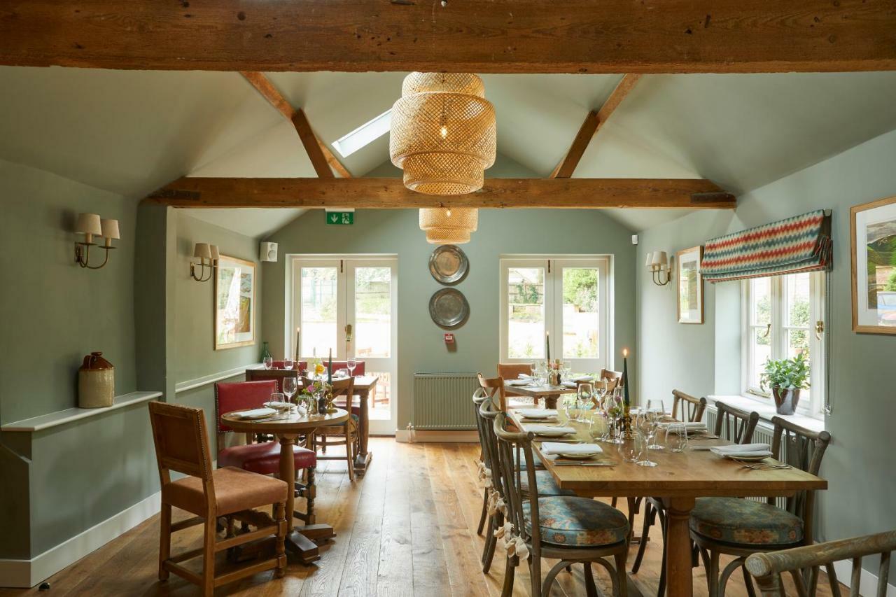Crown And Anchor Hotel Marlborough Buitenkant foto
